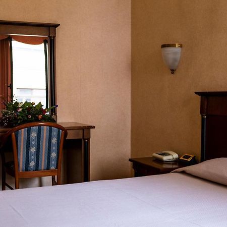 Hotel Astor Piacenza Exterior foto