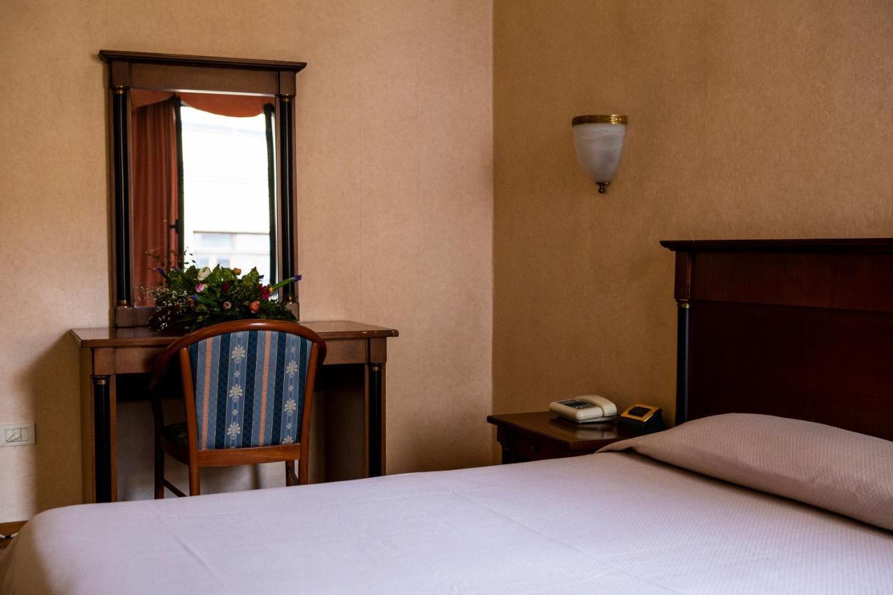 Hotel Astor Piacenza Exterior foto