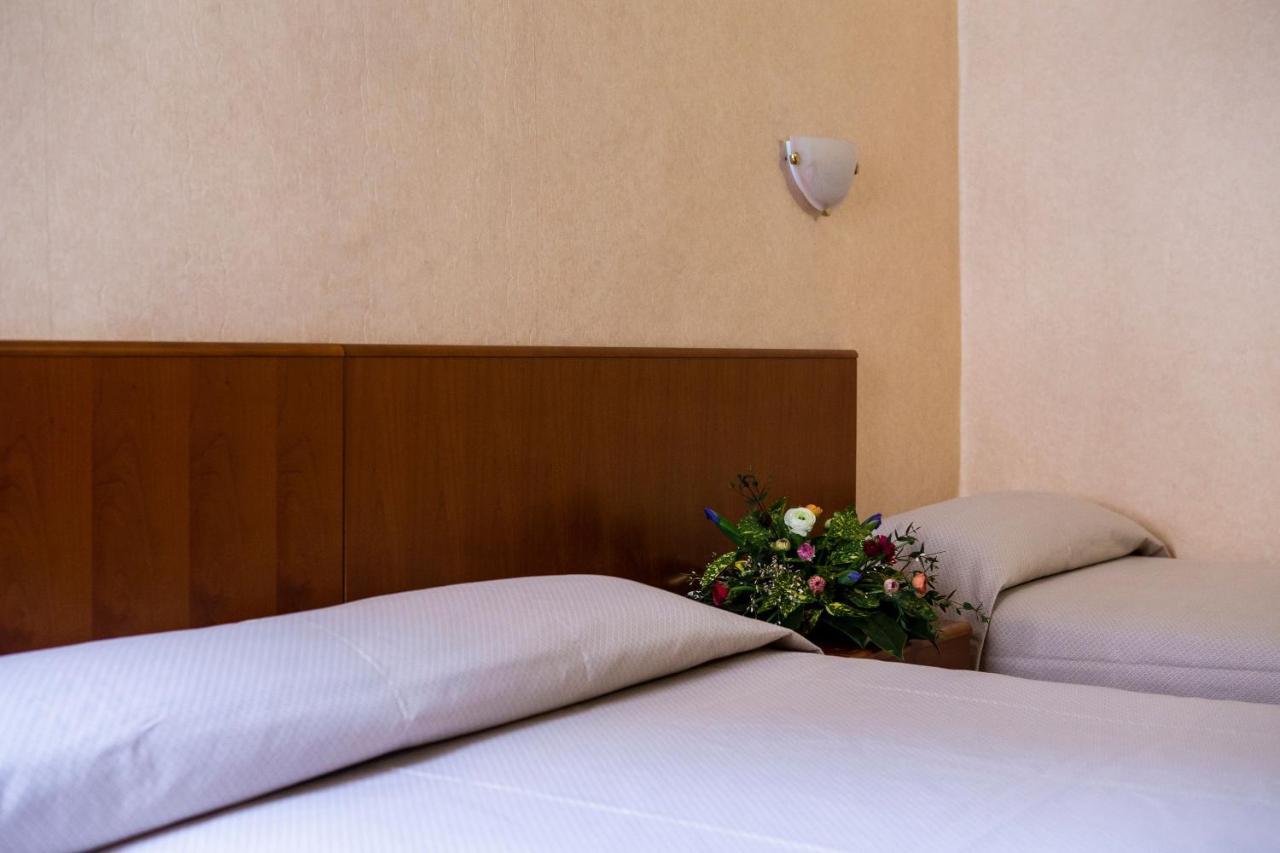 Hotel Astor Piacenza Exterior foto